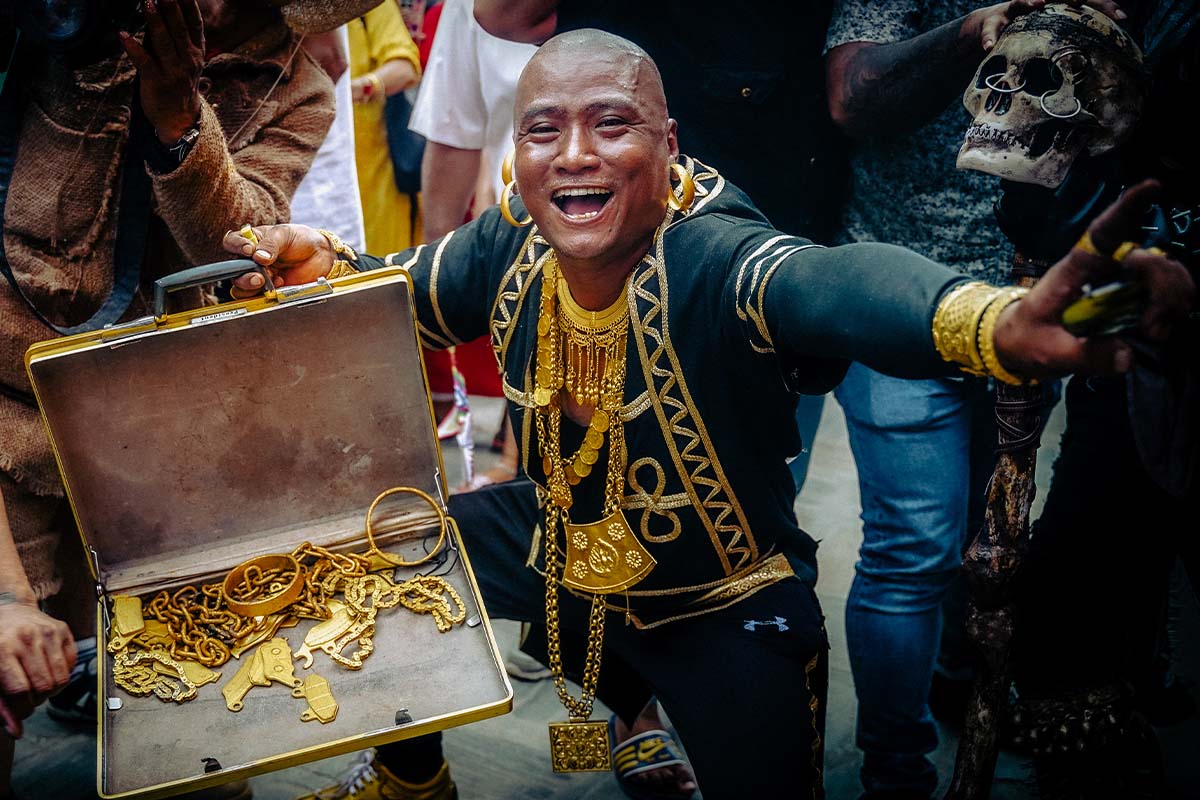A local man protesting about gold scandal in a fun way